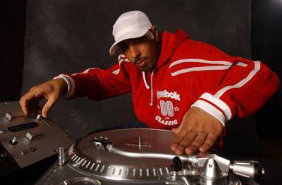 DJ Abdel ne doit pas sa popularit� au hasard ou � un brusque coup de projecteur. Depuis son adolescence, ce passionn� mixe et exp�rimente, imposant son style en parfaite ad�quation avec les attentes d